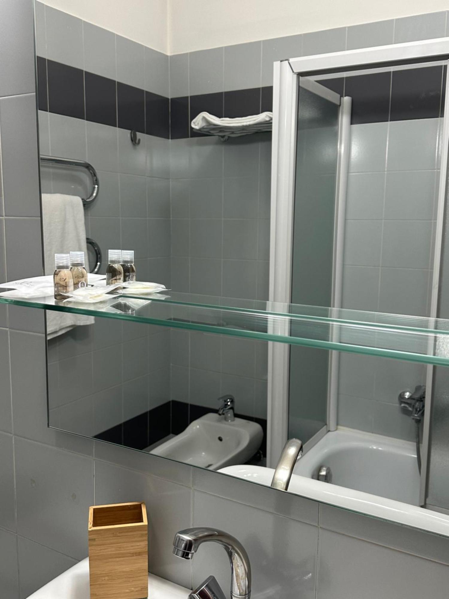 Hotel Griselda サルッツォ エクステリア 写真