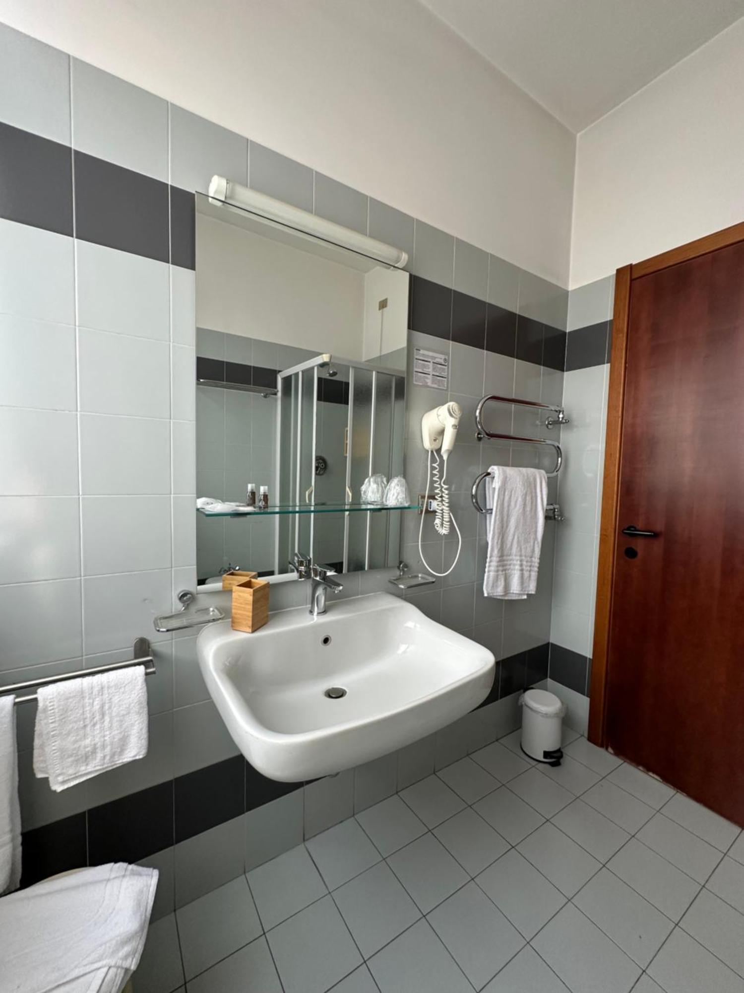 Hotel Griselda サルッツォ エクステリア 写真