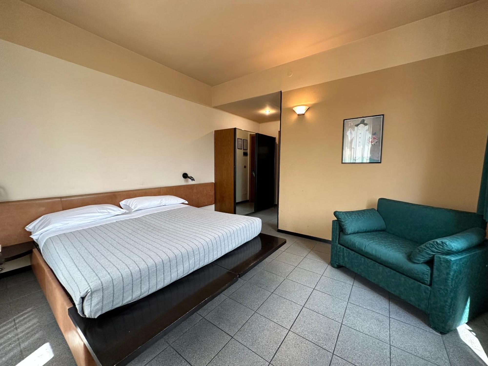 Hotel Griselda サルッツォ エクステリア 写真