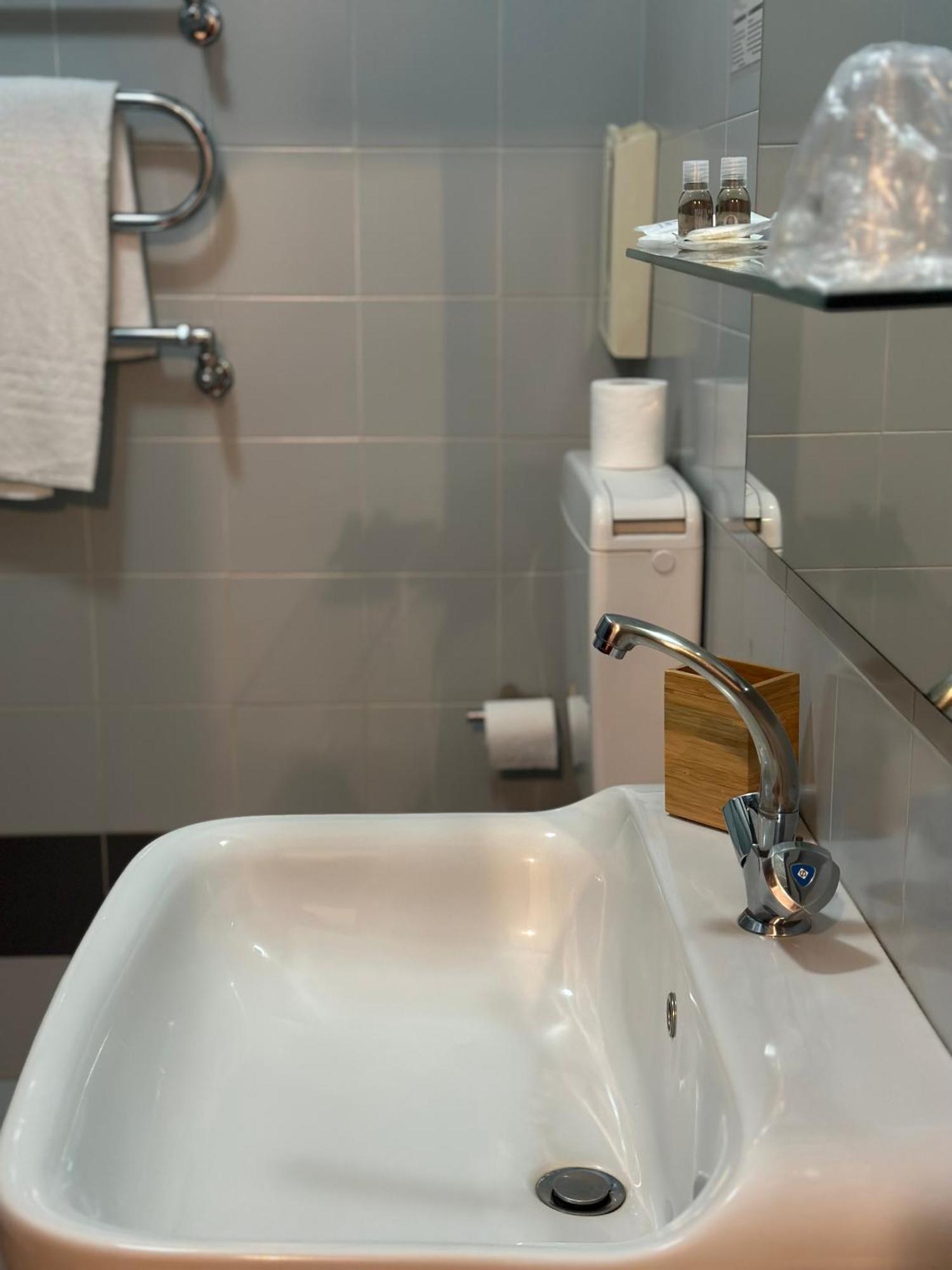 Hotel Griselda サルッツォ エクステリア 写真