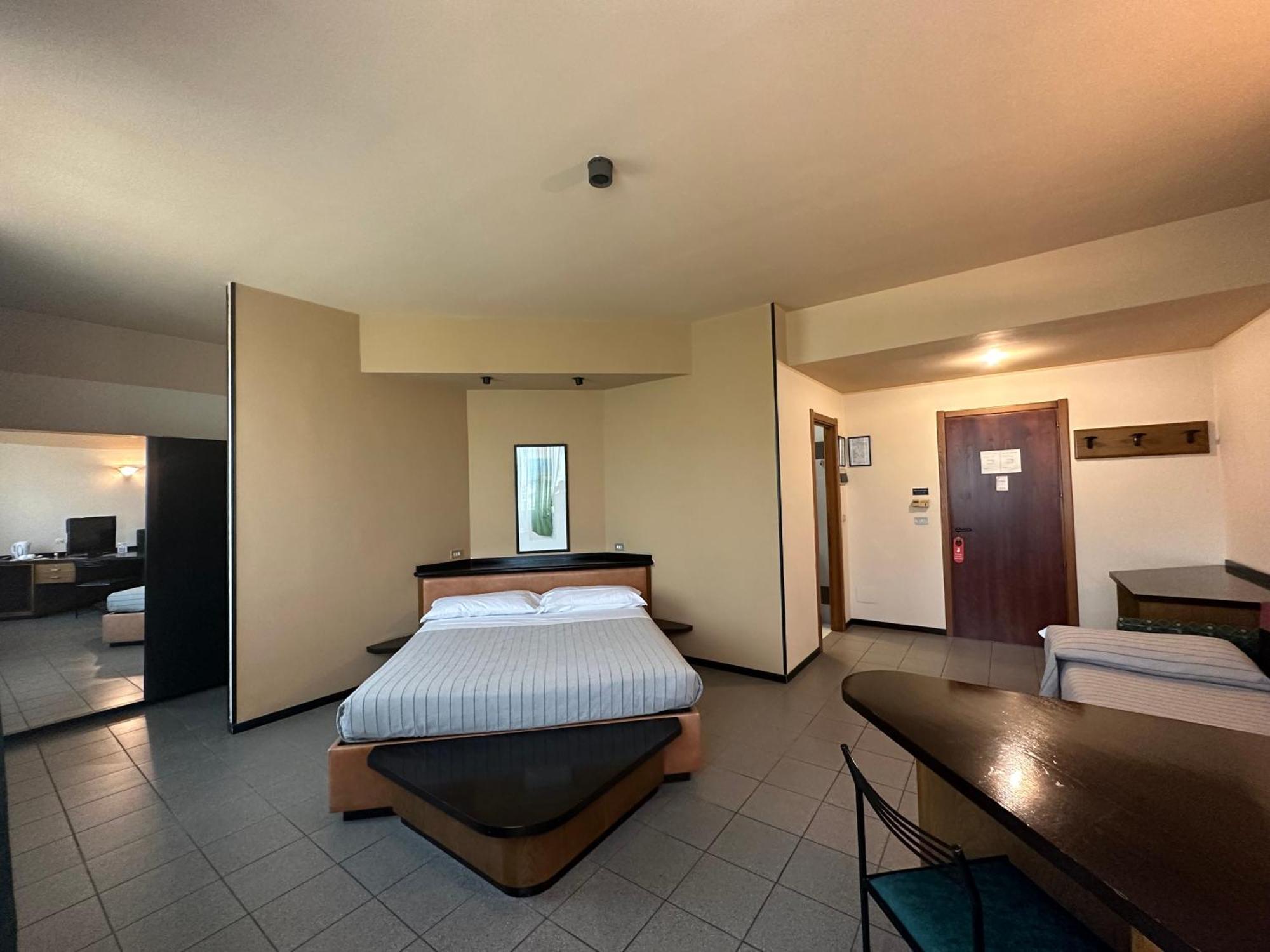 Hotel Griselda サルッツォ エクステリア 写真