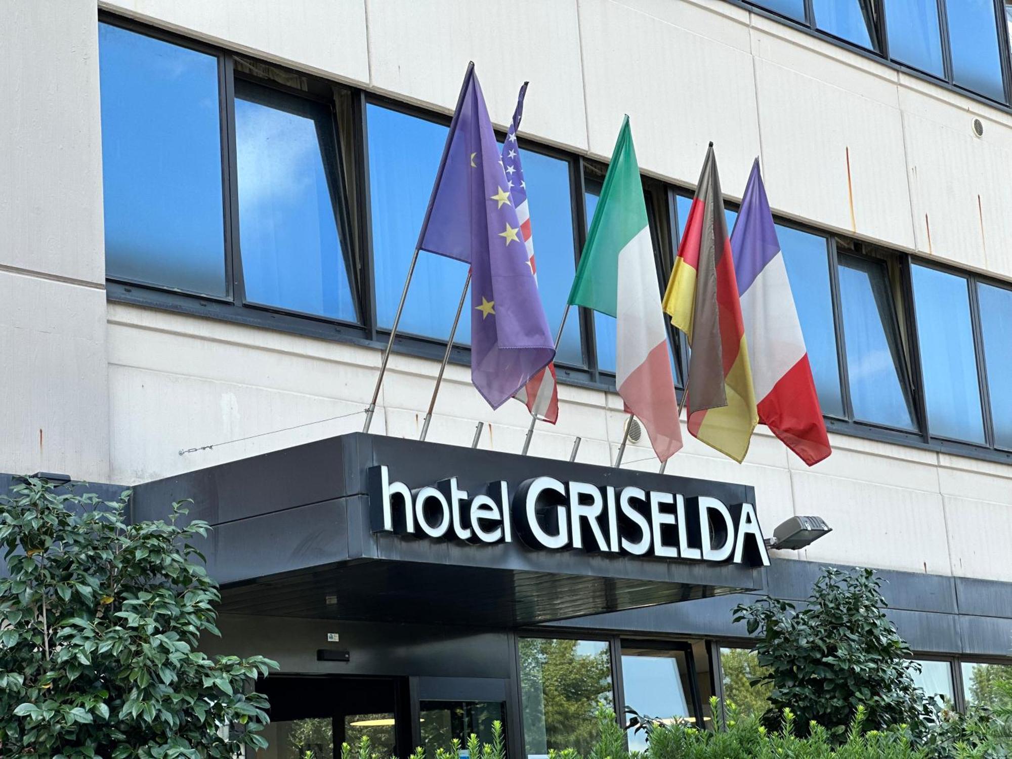 Hotel Griselda サルッツォ エクステリア 写真