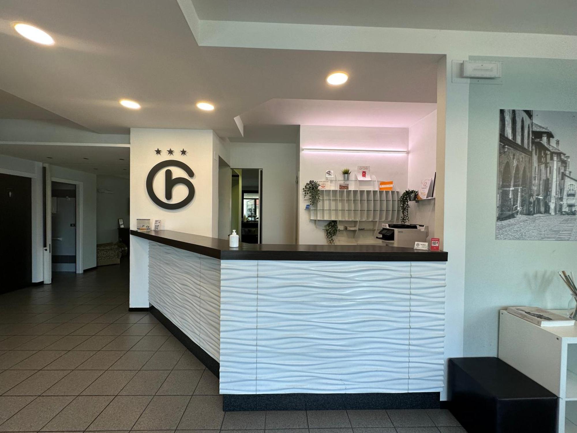 Hotel Griselda サルッツォ エクステリア 写真