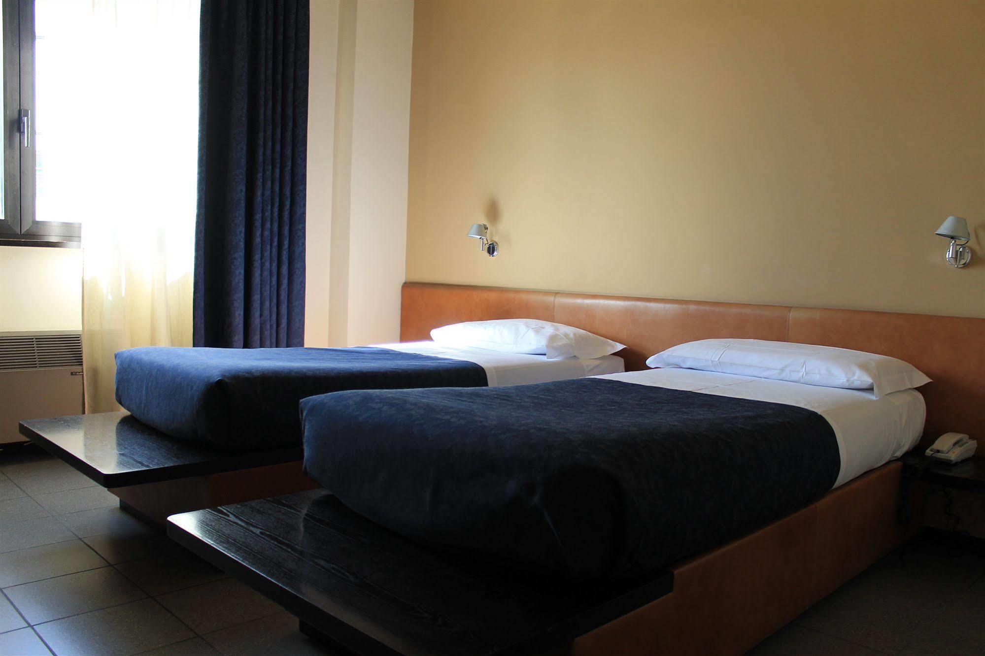 Hotel Griselda サルッツォ エクステリア 写真